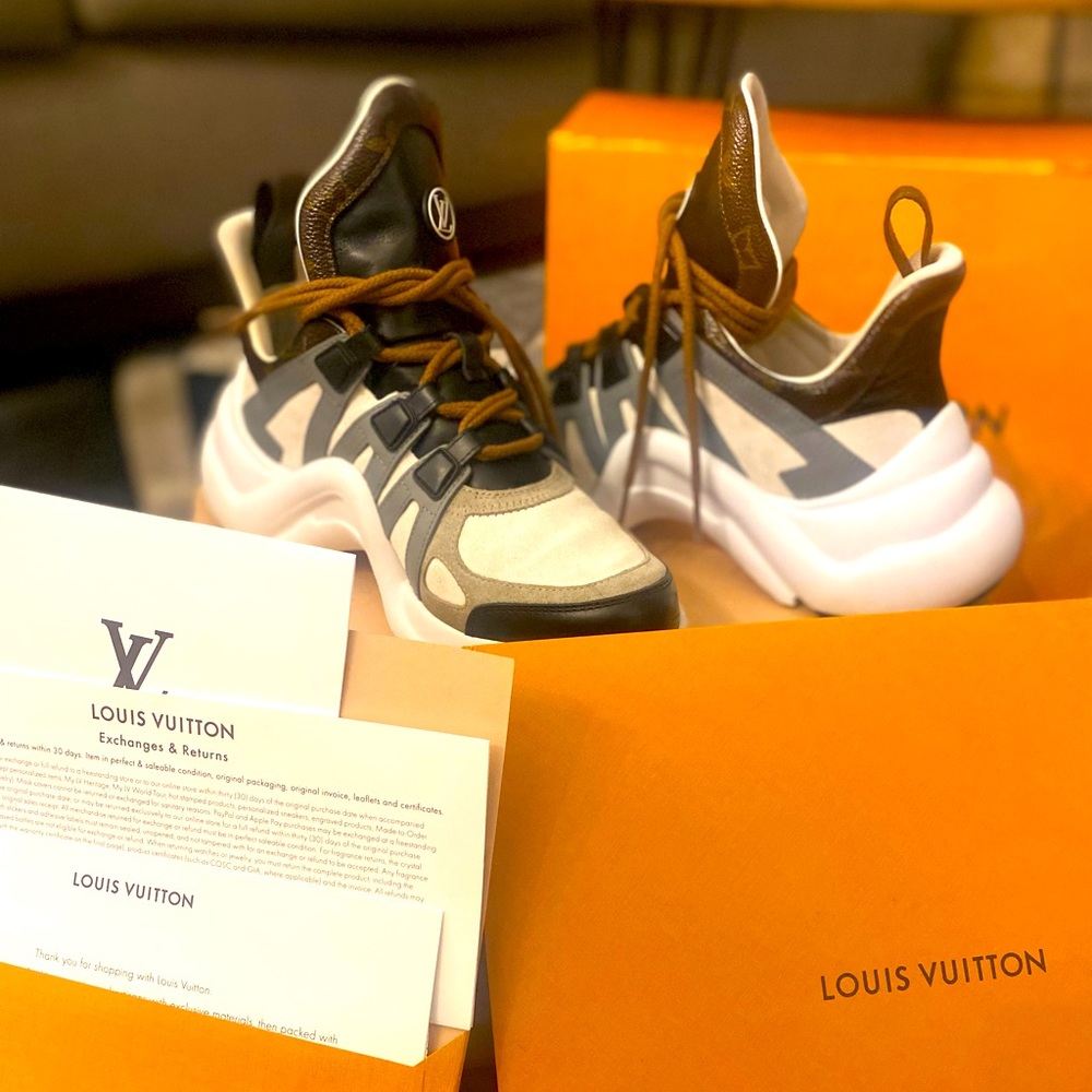 LV ARCHLITE SNEAKER SZ 37.5 (7.5)